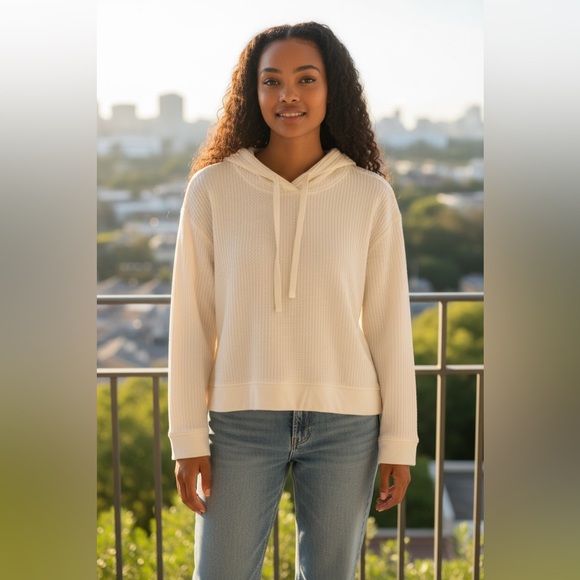 stars above Other - 2/$20 • 0289 • Stars Above XS White Hooded Lounge Top